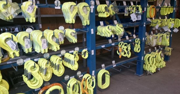 Je kan bij ons terecht voor levering, inspectie, certificatie, keuring en reparatie van