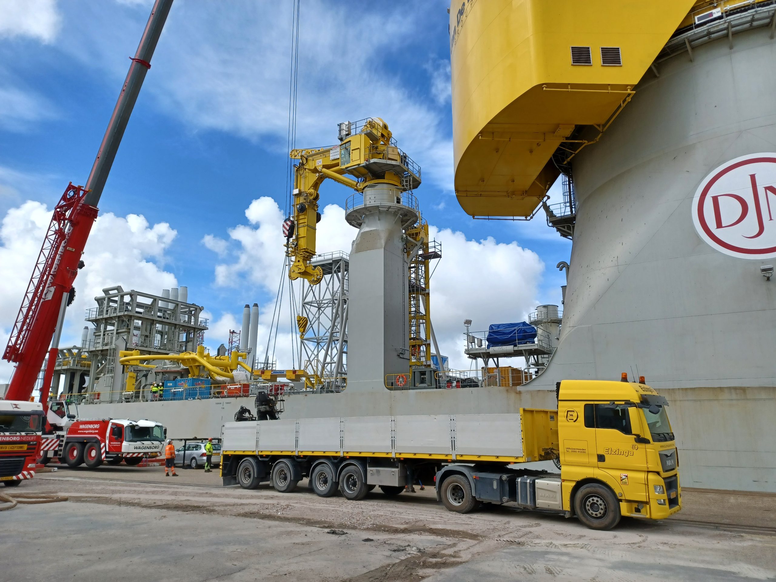 Hijsspecialist.nl heeft in juni testgewichten afgeleverd bij het splinternieuwe kraanschip Les Alizés van Jan De Nul Group in de Eemshaven. De testgewichten worden ingezet om hijs- en hefwerktuigen of hijsmiddelen te testen tijdens inspecties of keuringen. Onder toezicht van een keurmeester kunnen testen worden uitgevoerd met behulp van een testgewicht.